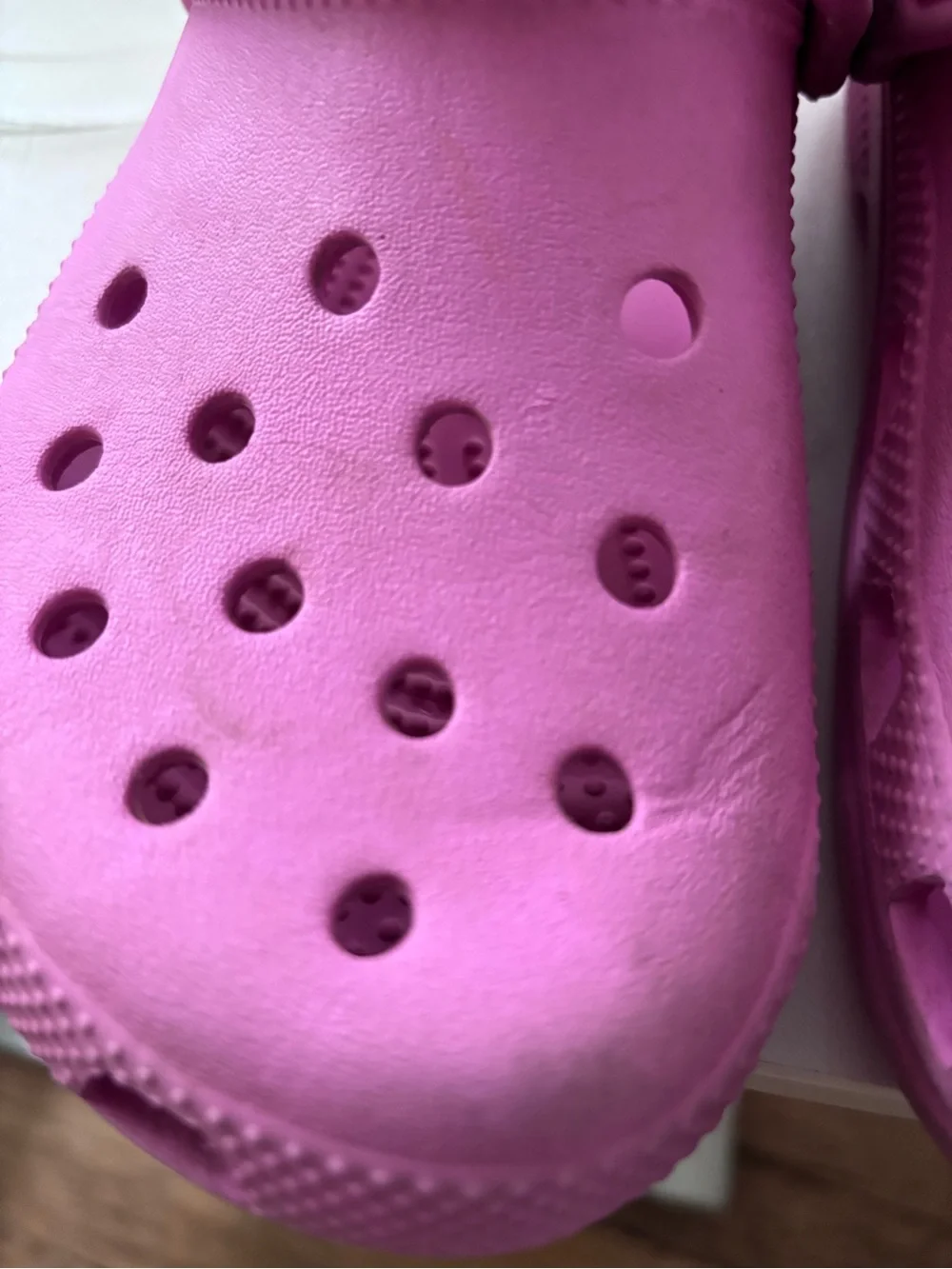 Crocs Classic Clog Bright Pink Big Kids J5 Women’s 7 Men’s 5